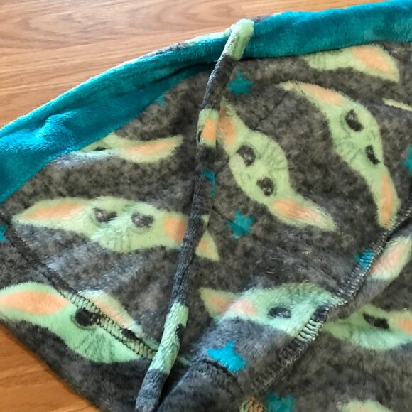 Star Wars Baby Yoda Fleece Robe For Toddlers Size 2T Sleepwear - Picture 3 of 6